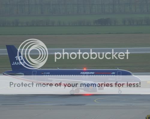 Dieser A 319 von Hamburg International flog anstelle der abgestellten MD 80 der Air Kosova nach Pristina - Foto: P. Radosta / Austrian Wings